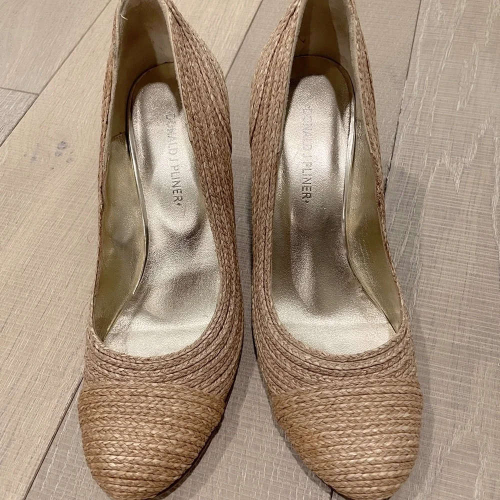 Donald Pliner Coastal Weave Woven Heels w/Gold Accent Nautical (8.5)